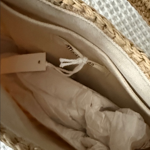 Elegant Tan Crochet Women Bag - Picture 2 of 3